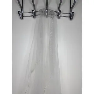Erin Cole Design White Swarovski Crystal Wedding Veil 52 Inches Long Swarovski Crystal Wedding Veil Erin Cole Design White 52  main image 3